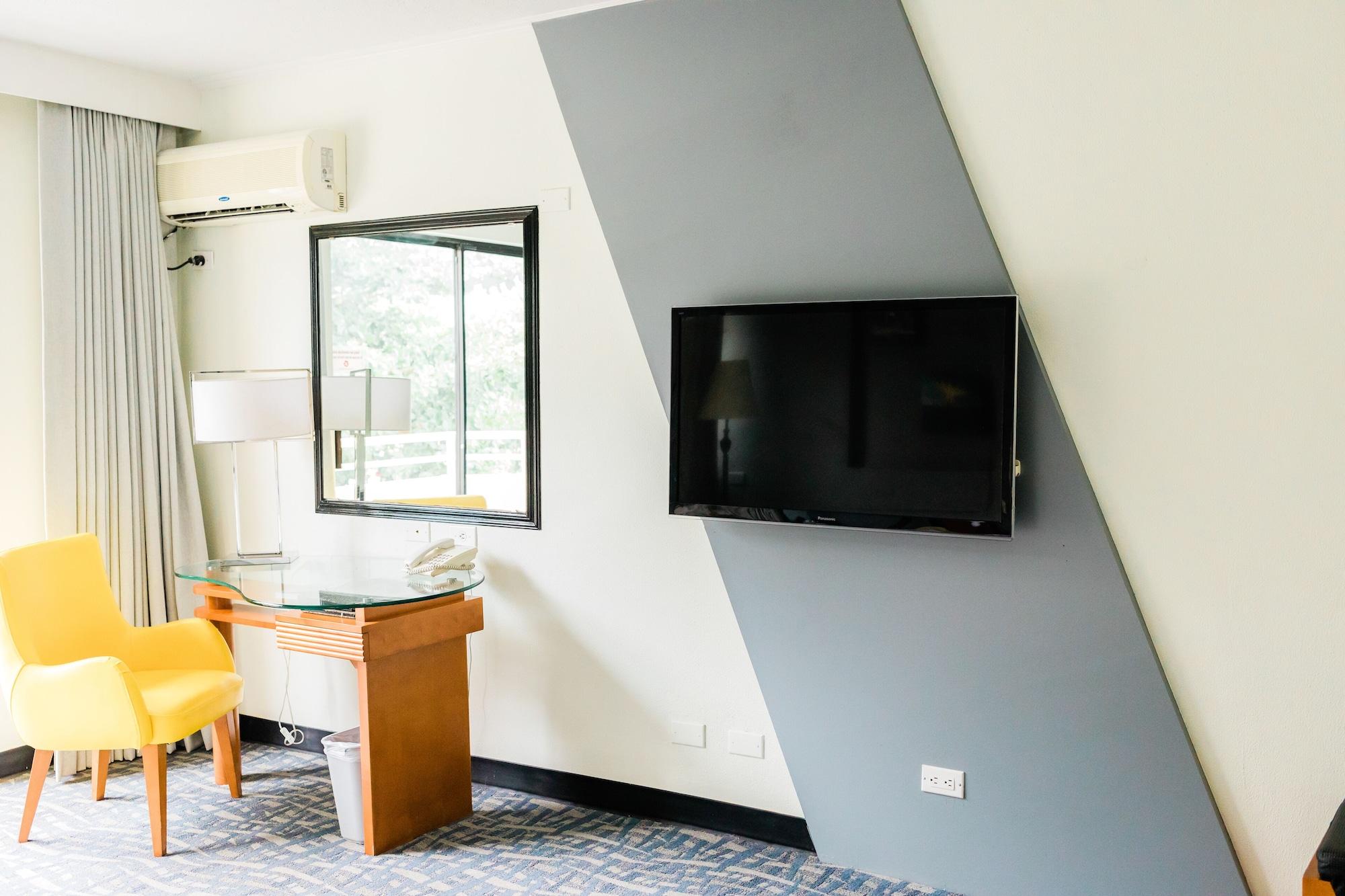 Century Hotel Garapan Luaran gambar