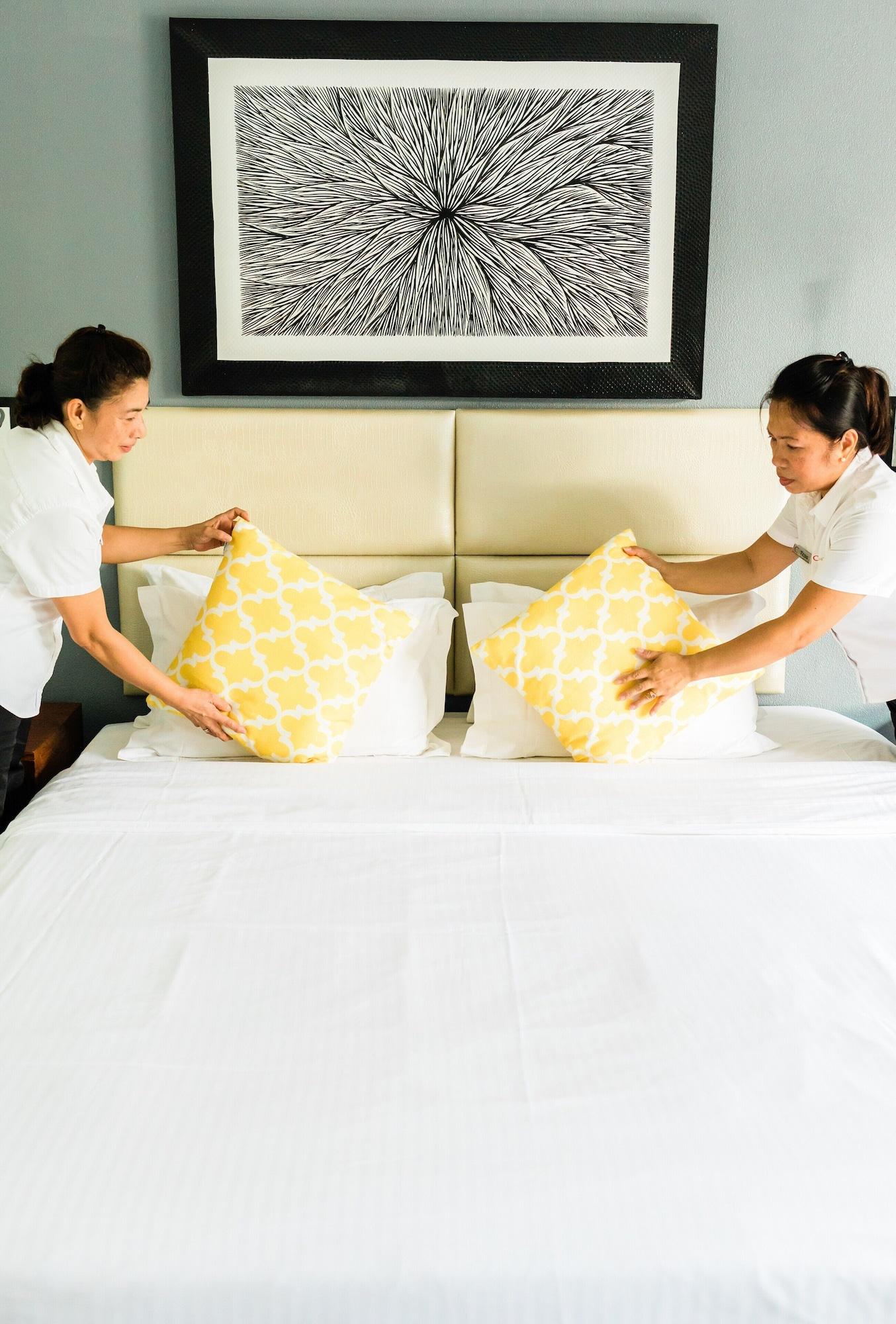 Century Hotel Garapan Luaran gambar
