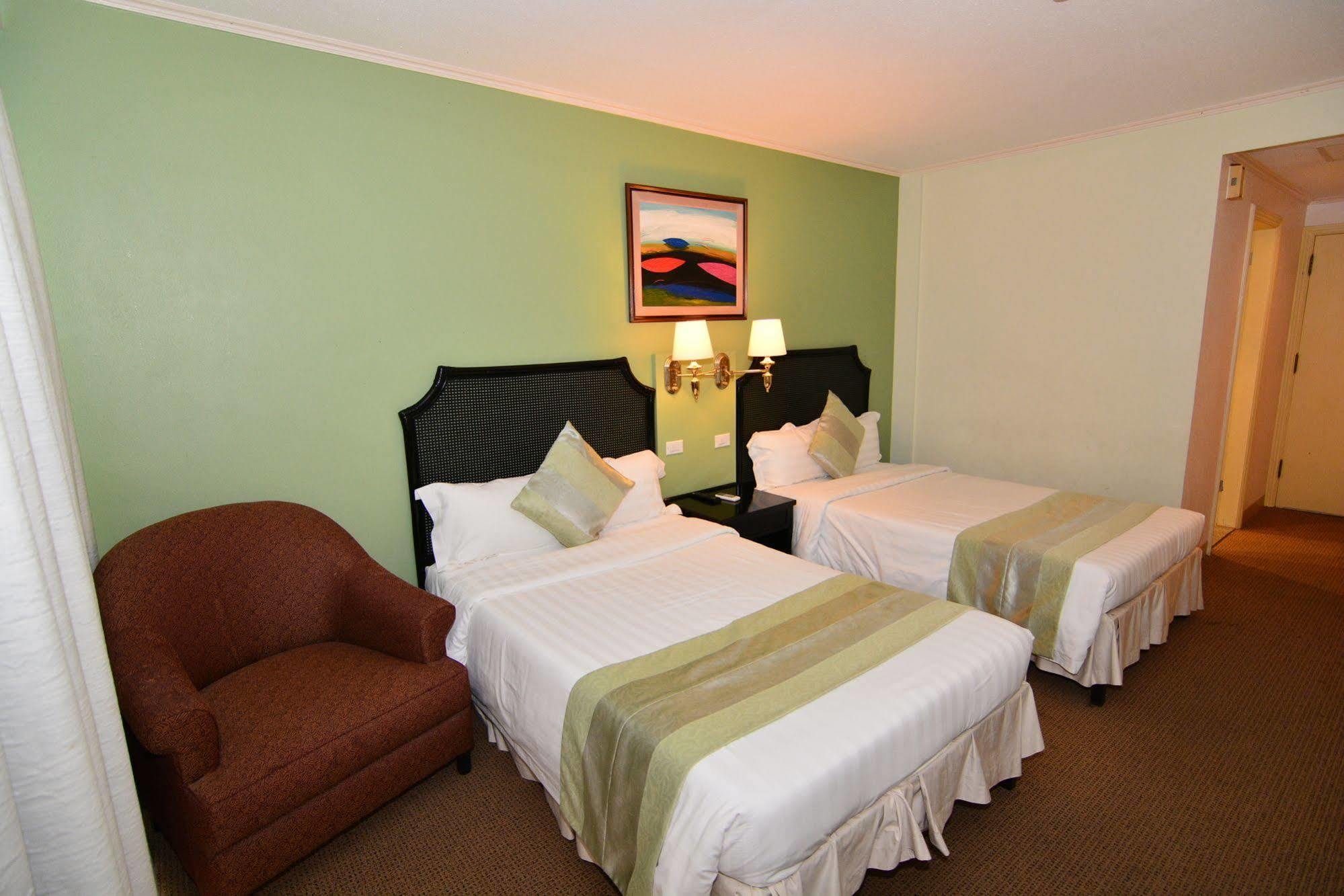 Century Hotel Garapan Luaran gambar