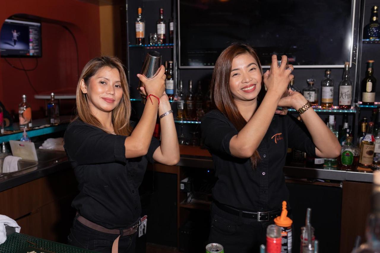 Century Hotel Garapan Luaran gambar