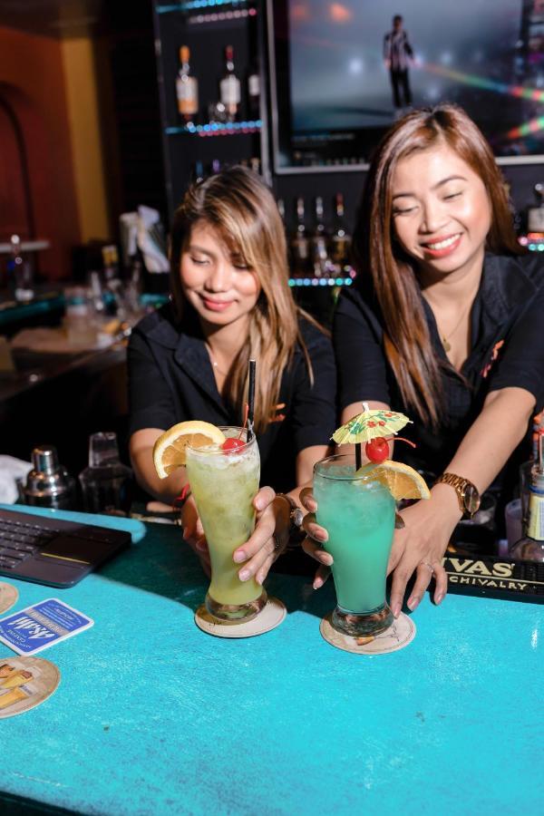 Century Hotel Garapan Luaran gambar